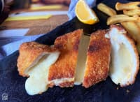 Mozzarellával töltött csirkemellfilé rusztikus bundában