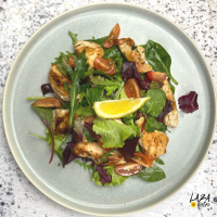 Kakukkfüves-citromos pácban érlelt csirkemellcsíkok salátával