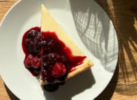 Sajttorta gyümölcsös öntettel