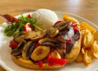 Füstölt gomolya sajt roston gombával és marinált paprikával