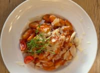 Paradicsomos gnocchi parmezán forgáccsal