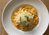 Cheddar szószos spagetti olvasztott sajttal