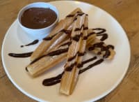 Churros nutellával és csokiöntettel