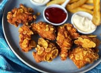 Csirkemell cornflakes bundában (menü)